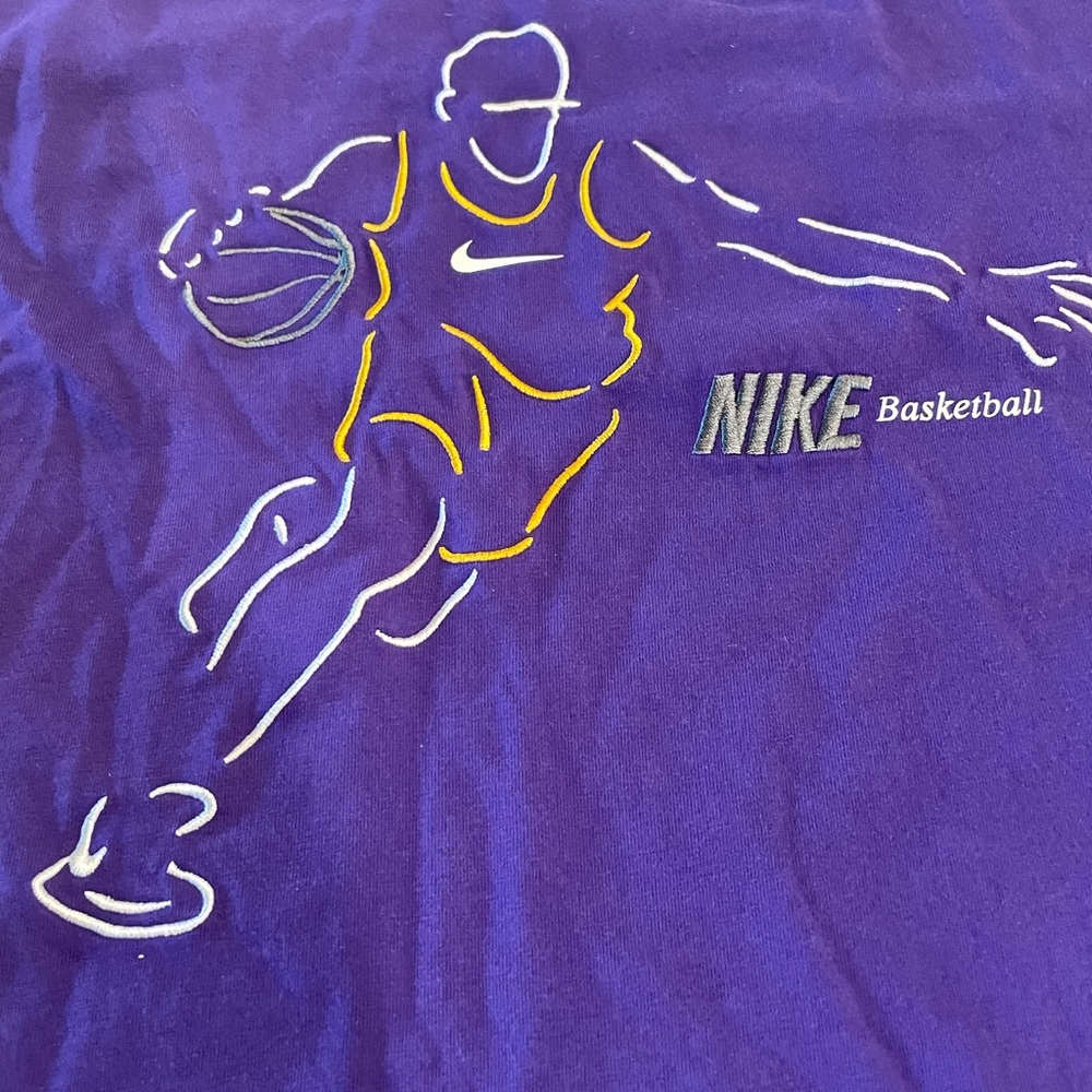 Nike Basketball Embroidered Graphics Tee